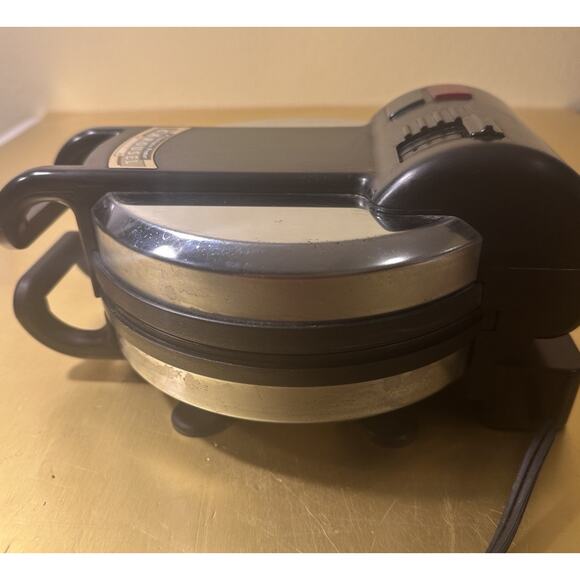 CLEAN & RARE Vitantonio Premier 1200 Carousel Shape Waffle Maker USA WORKS! - Picture 6 of 12